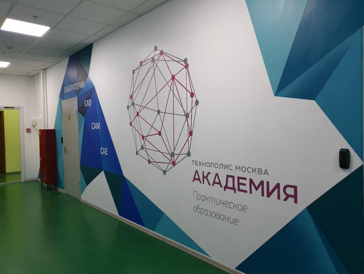 Роспись стен в коридоре