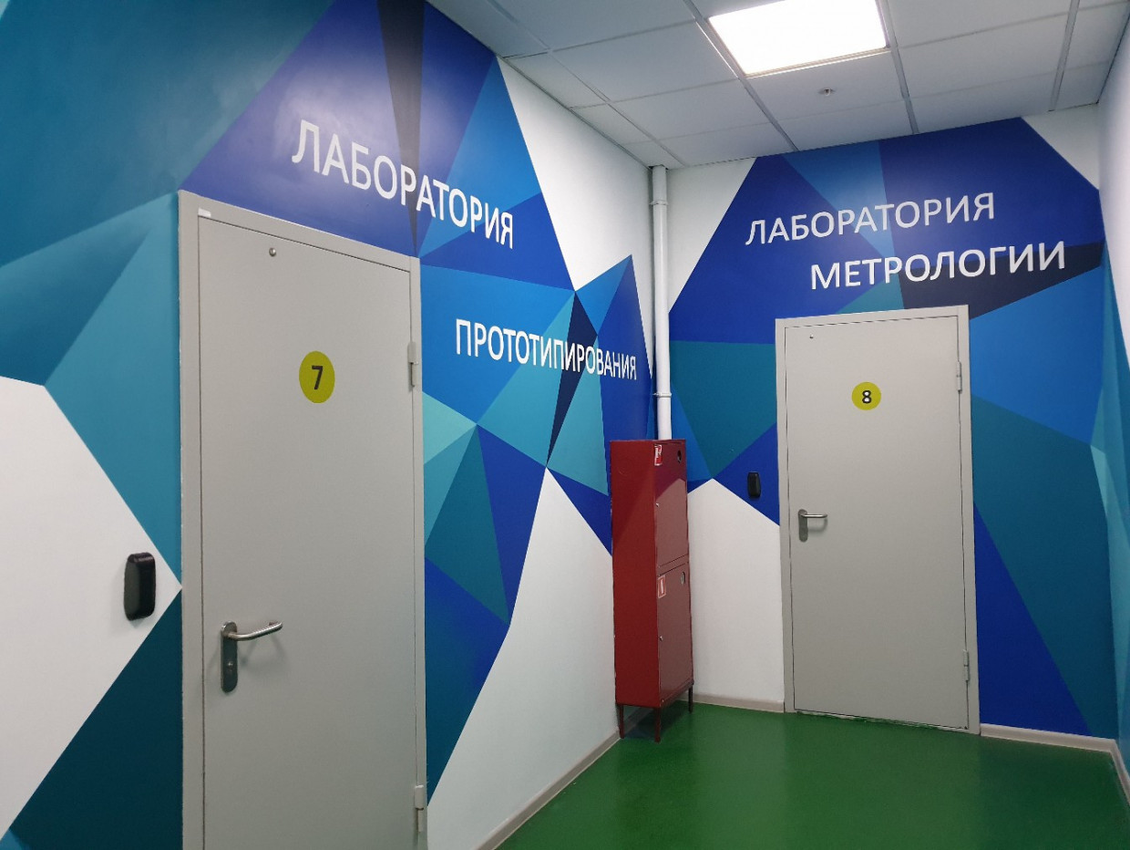 Роспись стен в коридоре