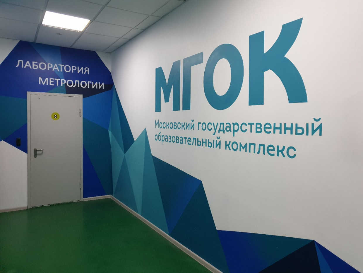 Роспись стен в коридоре